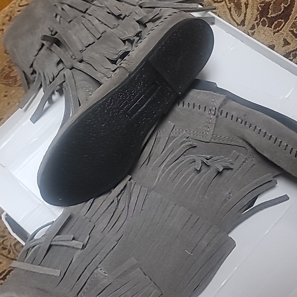 Minnetonka 3 layer fringe boot - Picture 2 of 3
